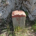 IMG 9665 Kilometrski kamen ob cesti na Sabotin