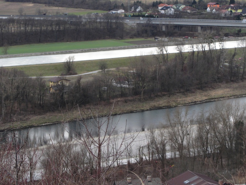 IMG_6330_Drava in kanal hidroelektrarne Zlatoličje pri Malečniku.jpg