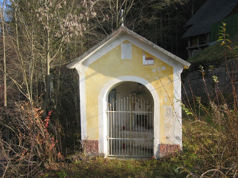 316_1654 Posavec - kapelica pri mostu preko Peračice.JPG