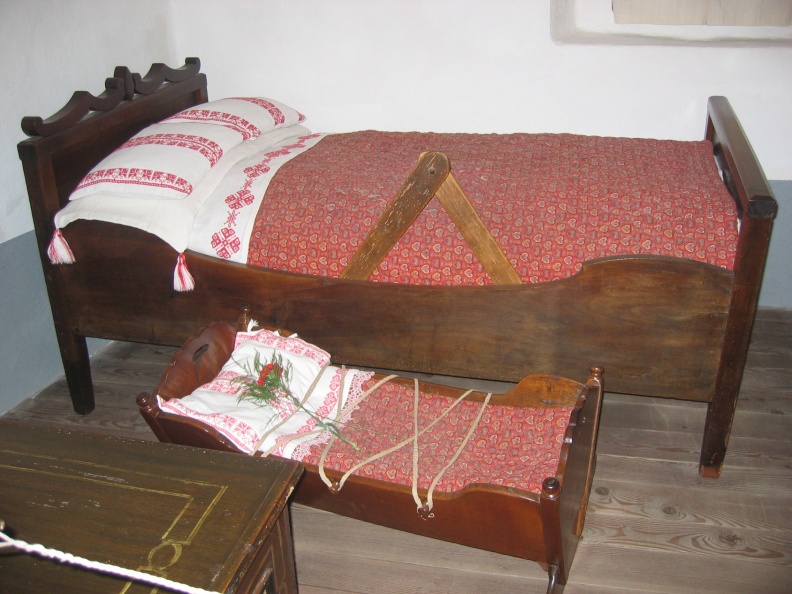 141_4113 Zibelka in postelja v Prešernovi hiši v Vrbi.JPG