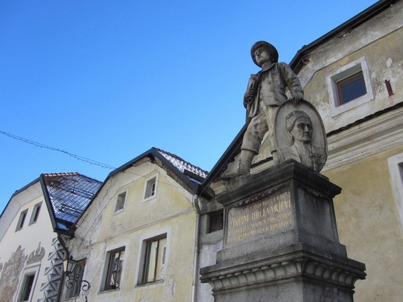 IMG_8702_Radovljica-spomenik dobrotnici Josipini Hočevarjevi.jpg