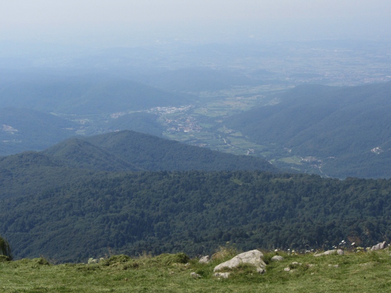 IMG_9336_Pogled z Matajurja proti Špetru v dolino Nadiže.jpg