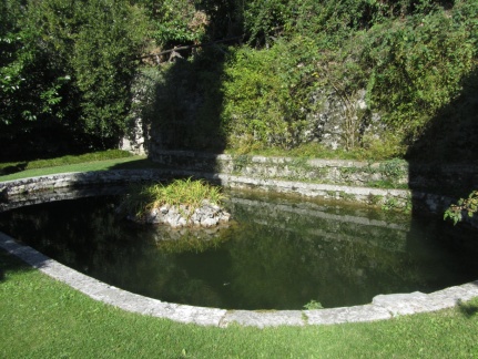 IMG 1018 Kobdilj-posestvo Fabiani-stalni kraški izvir vode-ribnik
