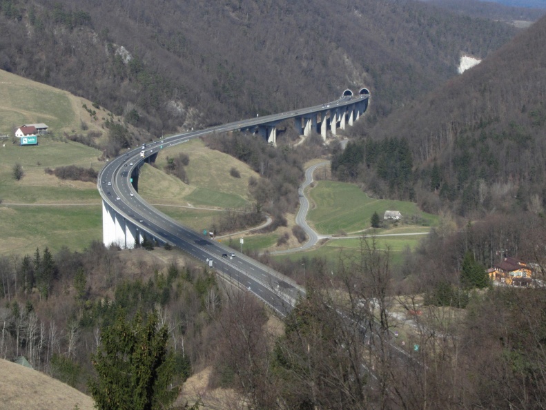 IMG_1168_Viadukt Škedenj in predor Golo brdo štajerske avtoceste.jpg