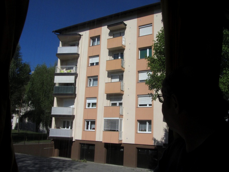 IMG_1663_Sevnica-blok, v katerem je živela Melanija.jpg