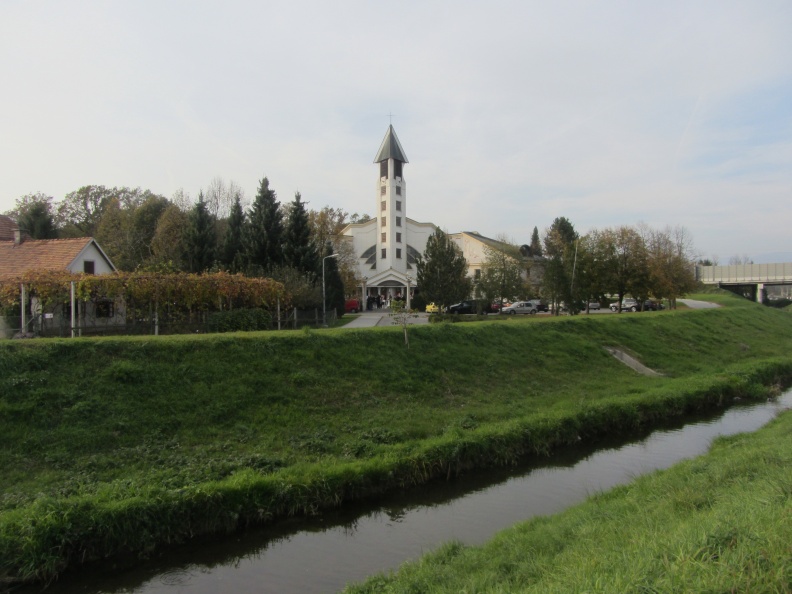 IMG_7690_Cerkev sv. Duha v Ostrožnem ob potoku Koprivnica.jpg