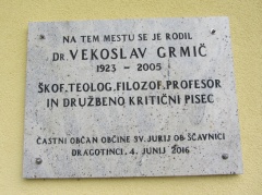 IMG 8141 Dragotinci-spominska plošča škofu Vekoslavu Grmiču