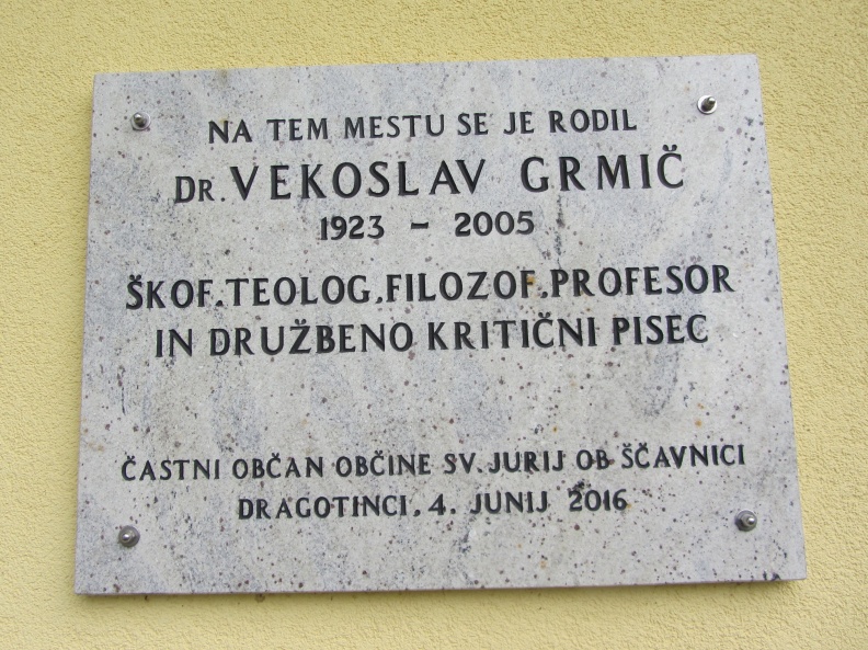 IMG_8141_Dragotinci-spominska plošča škofu Vekoslavu Grmiču.jpg