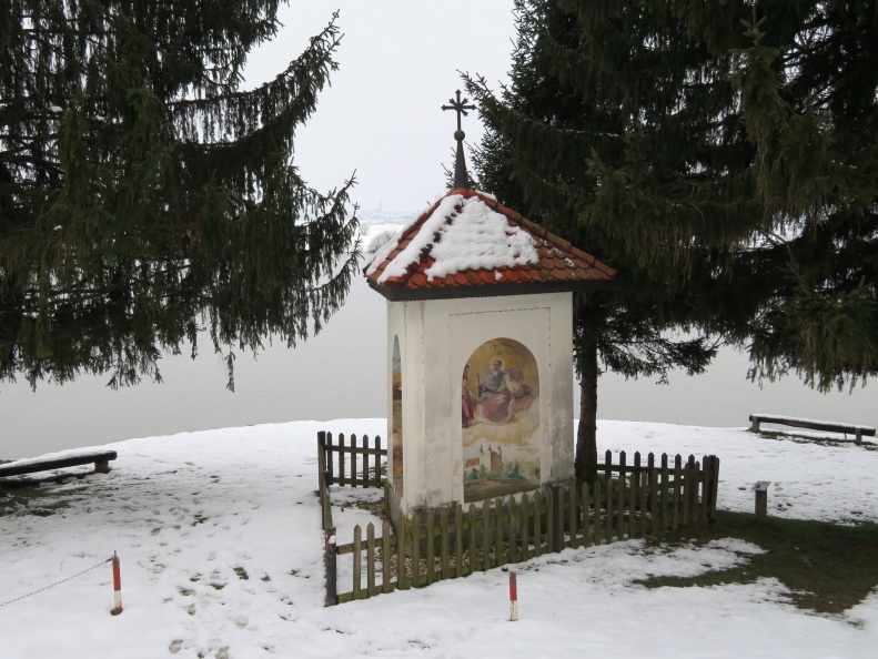 IMG_1509_Trojiško jezero-tristranska kapelica.JPG