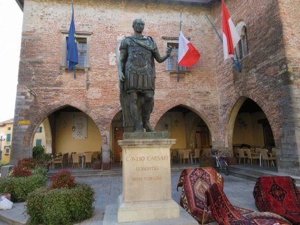 IMG 1669 Čedad (Cividale del Friuli)-spomenik rimskega cesarja Julija Cezarja