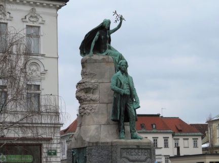 IMG 1966 Prešernov spomenik na Prešernovem trgu v Ljubljani