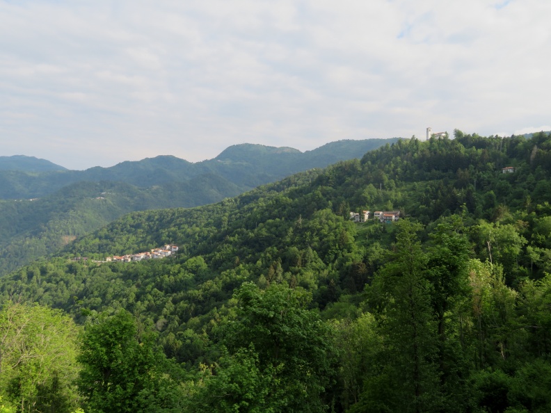 IMG_3776_Pogled na vasi, dolince in hribce Beneške Slovenije.JPG