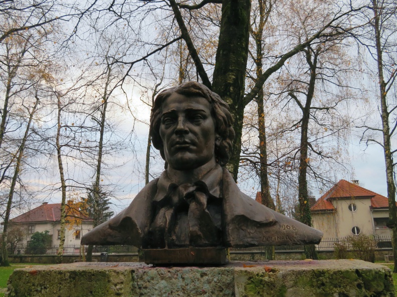 IMG_6792_Prešernov gaj v Kranju-doprsni kip Franceta Prešerna.JPG