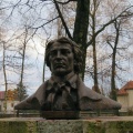 IMG 6792 Prešernov gaj v Kranju-doprsni kip Franceta Prešerna