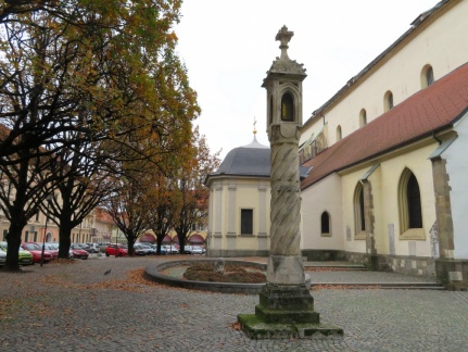 IMG 6643 Maribor-večna luč pred stolnico sv. Janeza Krstnika na Slomškovem trgu