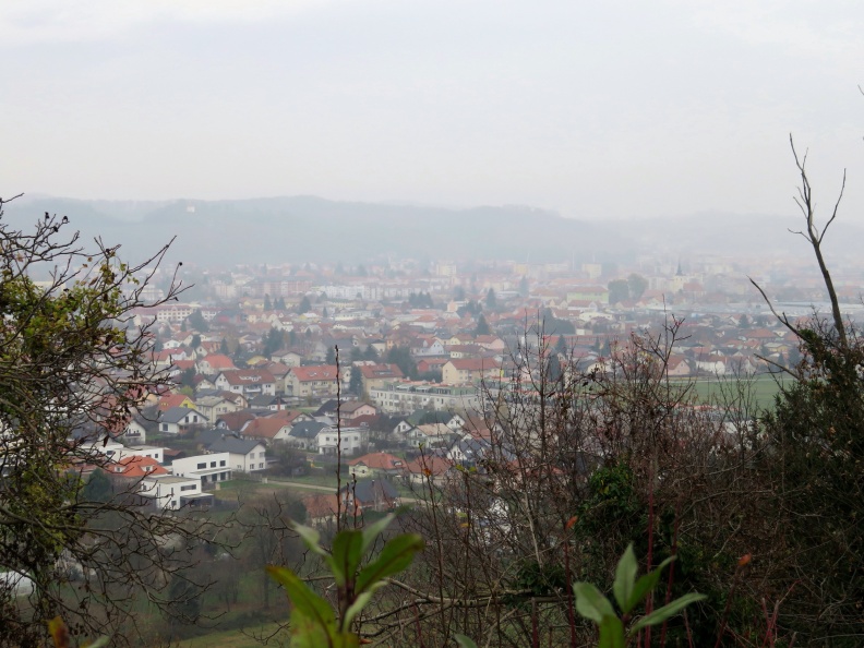 IMG_6697_Pogled na zamegljeni Maribor s Pekrske gorce.JPG