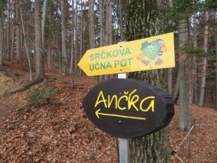 IMG 7330 Smerokaz Srčkove učne poti proti Izletniški kmetiji Ančka v Borku