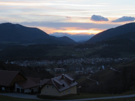 IMG 7408 Večerni pogled z Brinjeve Gore na Zreče po zatonu sonca