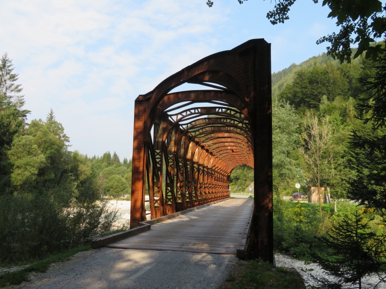 IMG_2129_Železniški most med Mojstrano in Gozdom Martuljkom.JPG