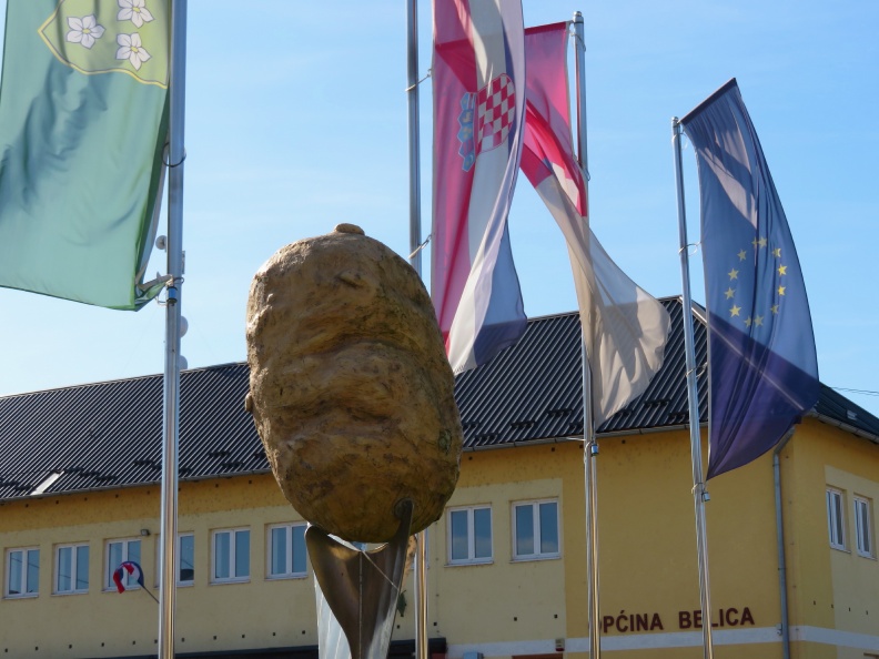 IMG 3233 Belica-spomenik krompirju