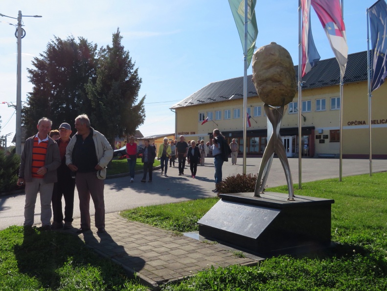 IMG_3234_Belica-spomenik krompirju.JPG