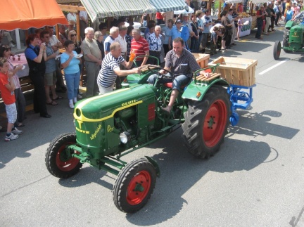 IMG 1367 Krompirjeva povorka-traktor Deutz in sadilec krompirja (Simon Komurka)