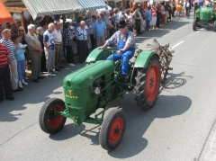 IMG 1368 Krompirjeva povorka-traktor Deutz in izruvač krompirja (Martin Mali)