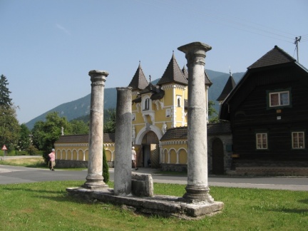IMG 0815 Globasnica-stebri rimskega naselja Juenna in grad Elberstein