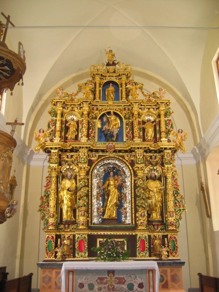 255_5597 Velika Slevica-zlati oltar Marijine cerkve.JPG