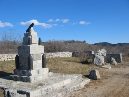 224 2489 Spomenik kažipot in Borojevićev prestol