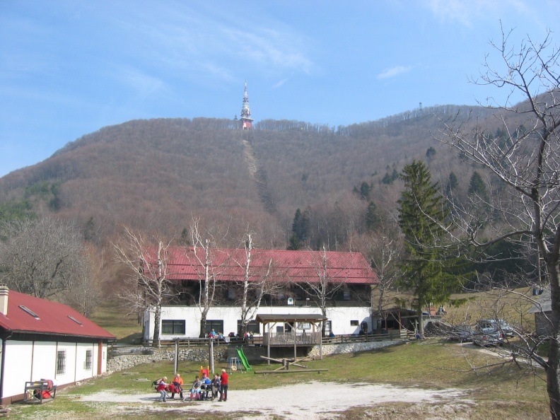 236_3606 Boč-planinski dom.JPG