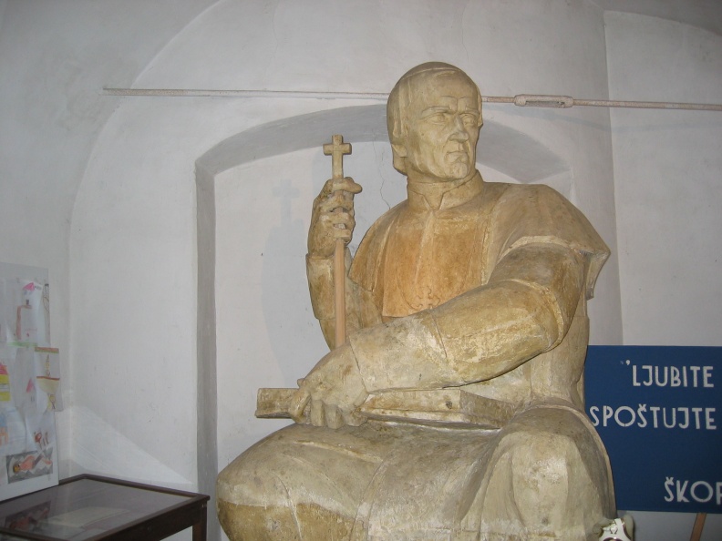 205_0538 Slomškov kip v Slomškovi kapeli v ponkovski cerkvi.JPG