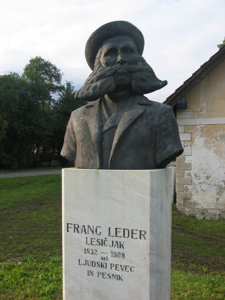 188_8804 Globasnica-spomenik Franc Leder Lesičjak.JPG