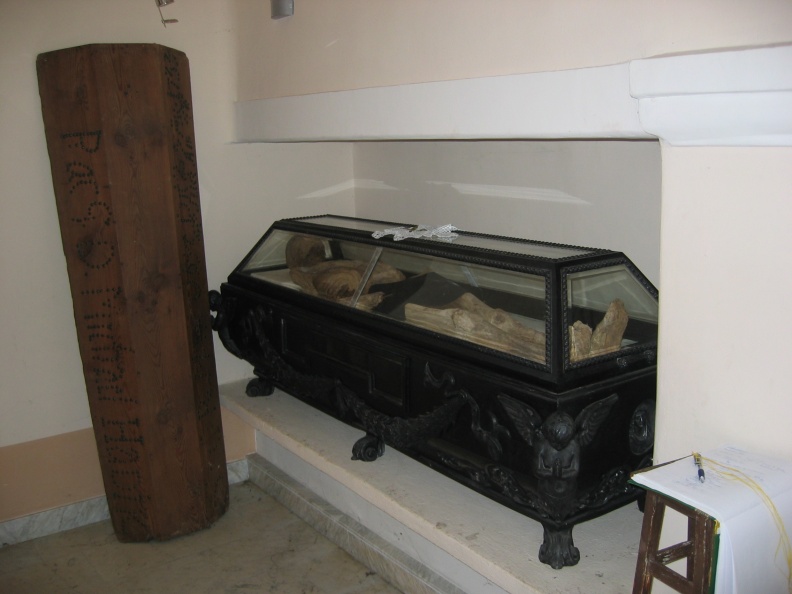 207_0759 Sv. Trojica-mumija vojščaka Mihaela Hadika.JPG