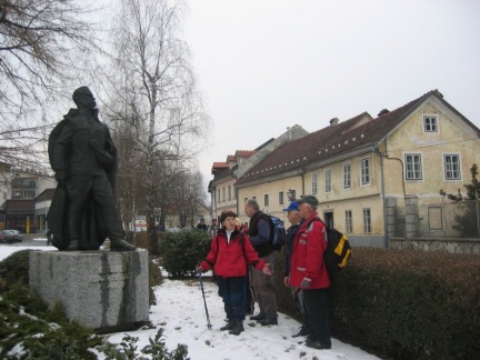 153 5380 Pri Maistrovem spomeniku v Kamniku