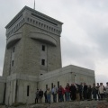 210 1064 Pri spomeniku (stolpu) Tigrovcem na Cerju