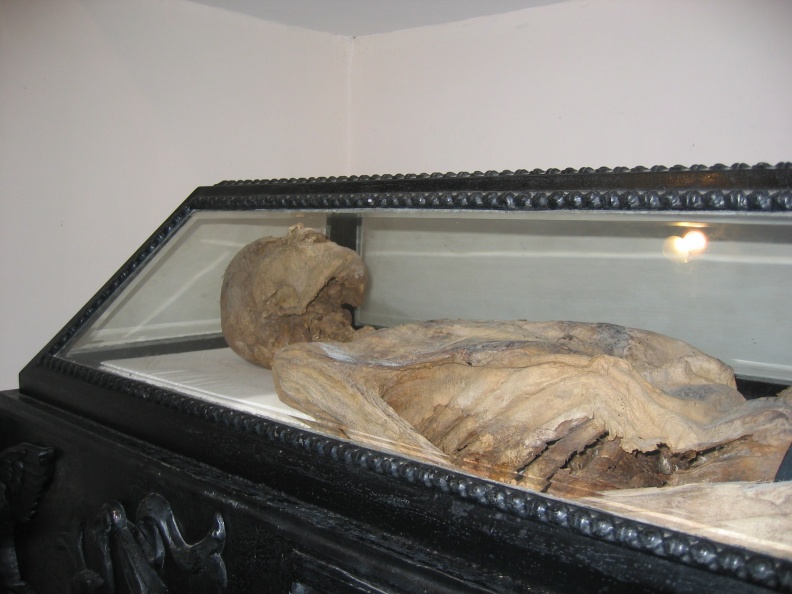 133_3336 Mumija vojščaka Hadika v kapeli sv. Trojice.JPG