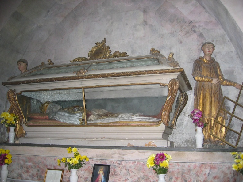 138_3841 Mumija sv. Fidelija v cerkvi v Studenicah.JPG