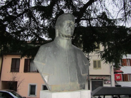 IMG 0981 Kanal-spomenik Valentinu Staniču (kipar Janez Pirnat)