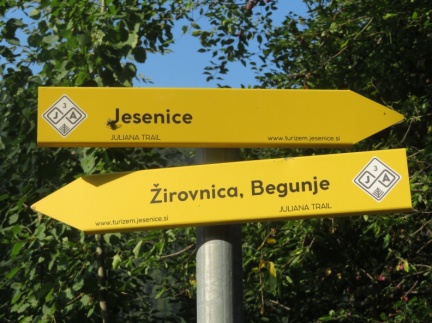IMG 2444 Slovenski Javornik-smerokazi Juliane trail