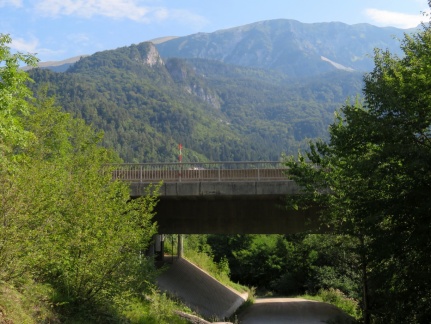IMG 2469 Pot v Kavčke pod gorenjsko avtocesto z Ajdno