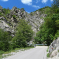 IMG 7072 Skalne stene ob cesti med Podmelcem in Ljubinjem