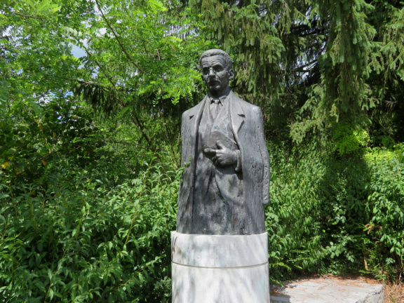 IMG 7149 Kip pisatelja Ivana Preglja v Mostu na Soči