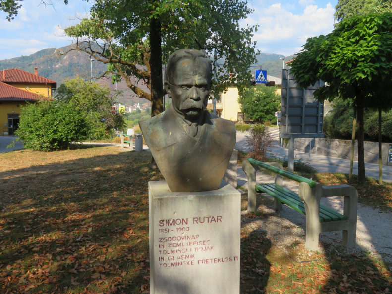 IMG_7567_Tolmin-spomenik zgodovinarja Simona Rutarja.JPG