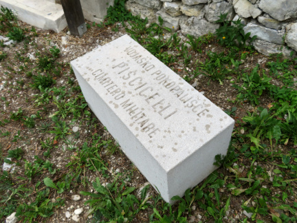 IMG 7612 Kamno-vojaško pokopališče Piscicelli
