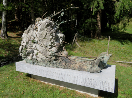IMG 8269 Spomenik umrlim vojakom iz Bosne in Hercegovine na vojaškem pokopališče s Soške fronte v Logu pod Mangartom