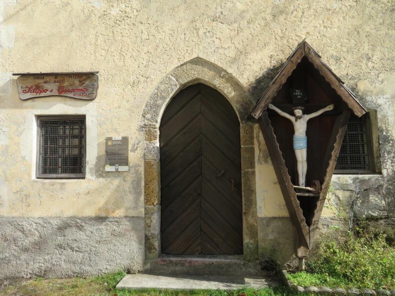 IMG_9378_Cerkvica sv. Filipa in Jakoba v vasi Pliči (Plezzut).JPG