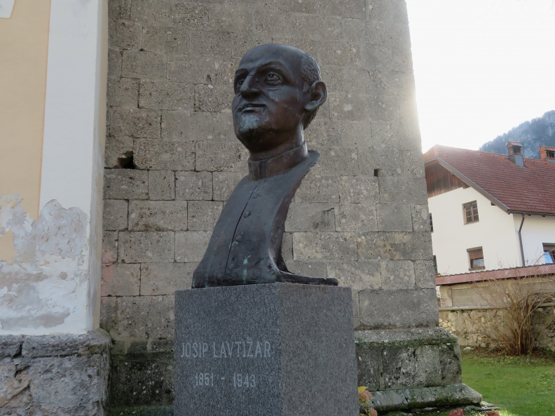 IMG_9675_Kranjska Gora-doprsni kip Josipa Lavtižarja.JPG